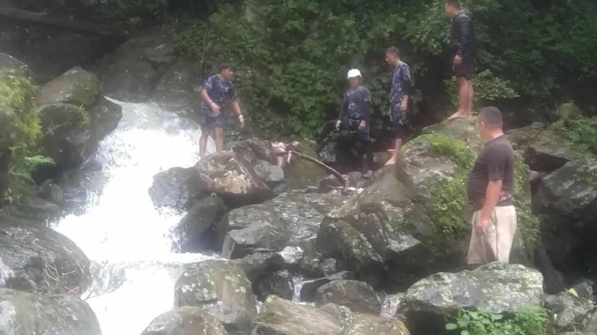 बाढीमा बगेर दुई युवकको मृत्यु