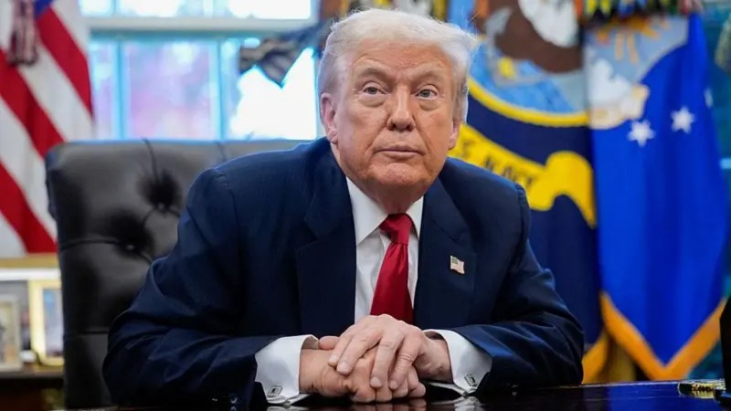 अमेरिकाले १९ देशका मानिसहरूले पाएको ग्रिन कार्डको पुनः जाँच गर्ने