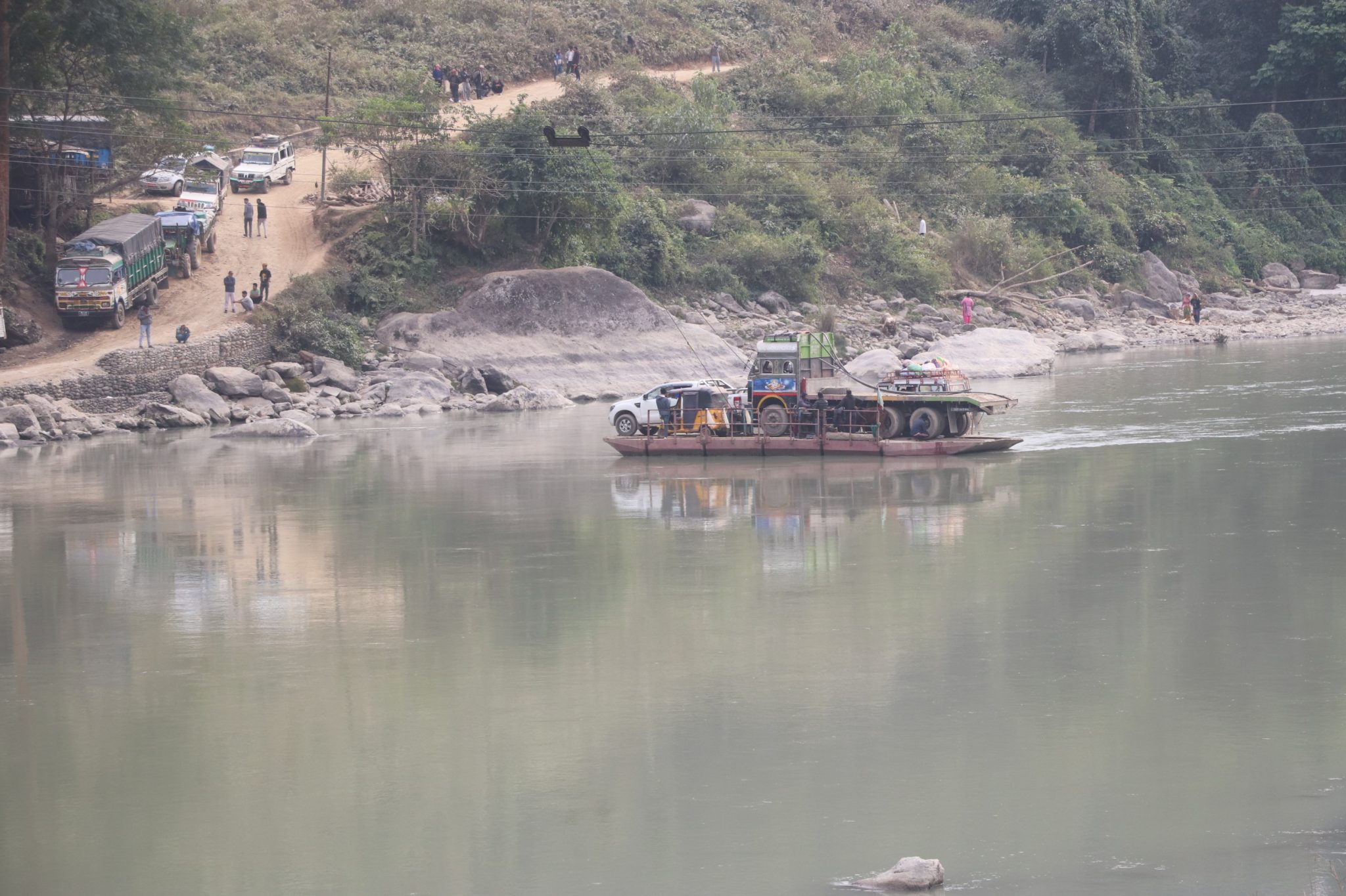 अरुण नदीको सतिघाटमा फेरी पुनः सञ्चालन
