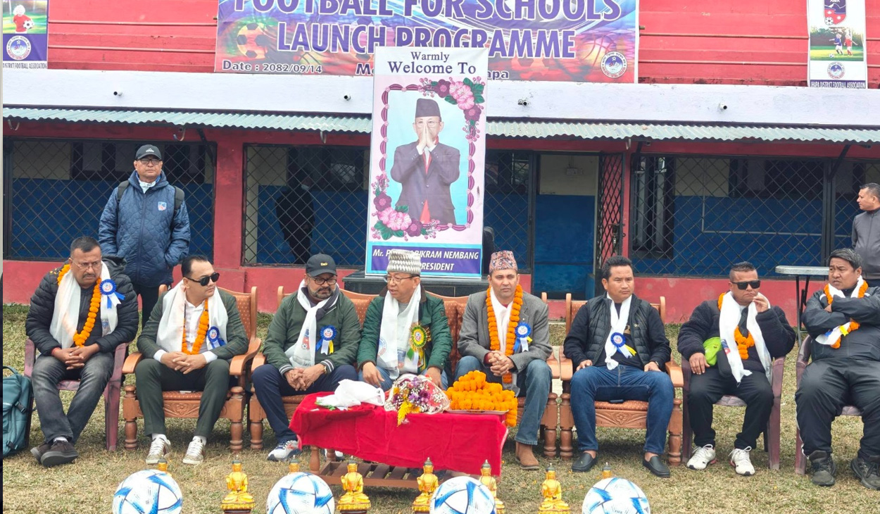 झापाका दुई दर्जनभन्दा बढी विद्यालयलाई फिफाबाट फुटबल हस्तान्तरण