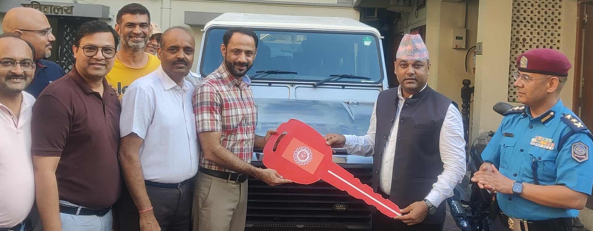 जिल्ला प्रशासन कार्यालय मोरङलाई उद्योग व्यापार सङ्घद्वारा ल्यान्ड रोभर गाडी हस्तान्तरण
