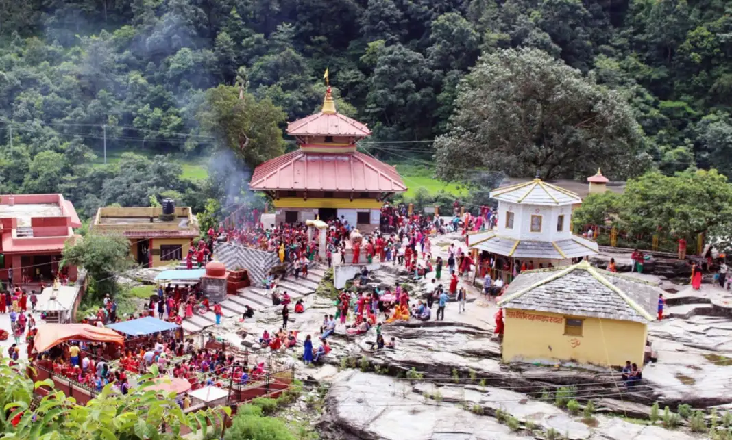 गलेश्वर मन्दिरको गजुरमा सुनको जलप