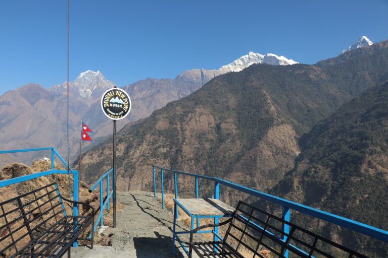 चन्दा र श्रमदानबाट घार देउरालीमा दृष्यावलोकन केन्द्र निर्माण