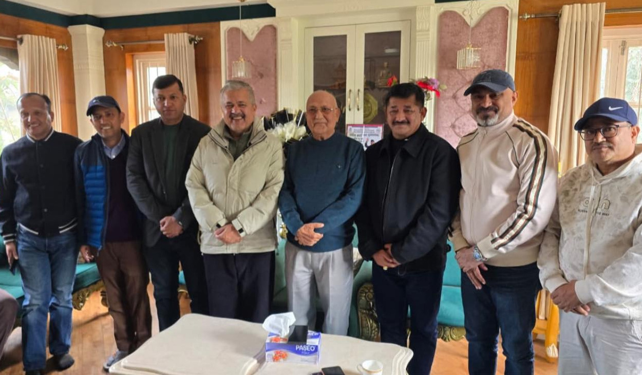 एमाले अध्यक्ष ओली र झापा गोल्डकपको टोलीबीच भेटघाट