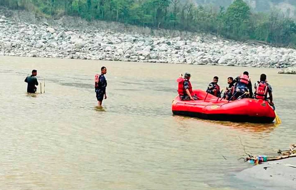 सप्तकोशीमा बेपत्ता भएका सुरक्षाकर्मीको खोजी जारी