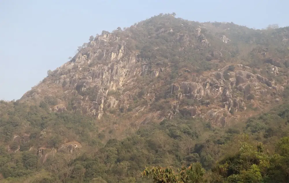 भोजपुरको ऐतिहासिकस्थल ‘गोल्मे राजा, गोल्मे रानी’ पर्यटकको पर्खाइमा