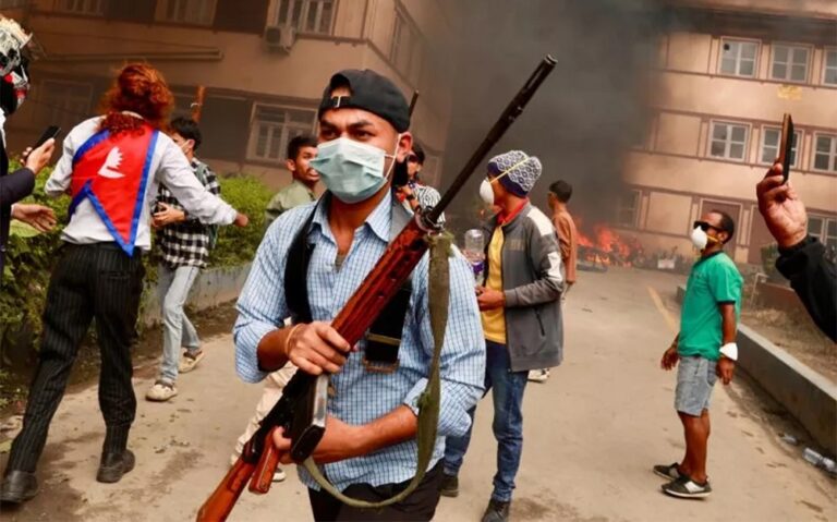 आन्दोलनमा लुटिएका हतियार खोज्न प्रहरीको ‘स्वीप अपरेसन’ सञ्चालन