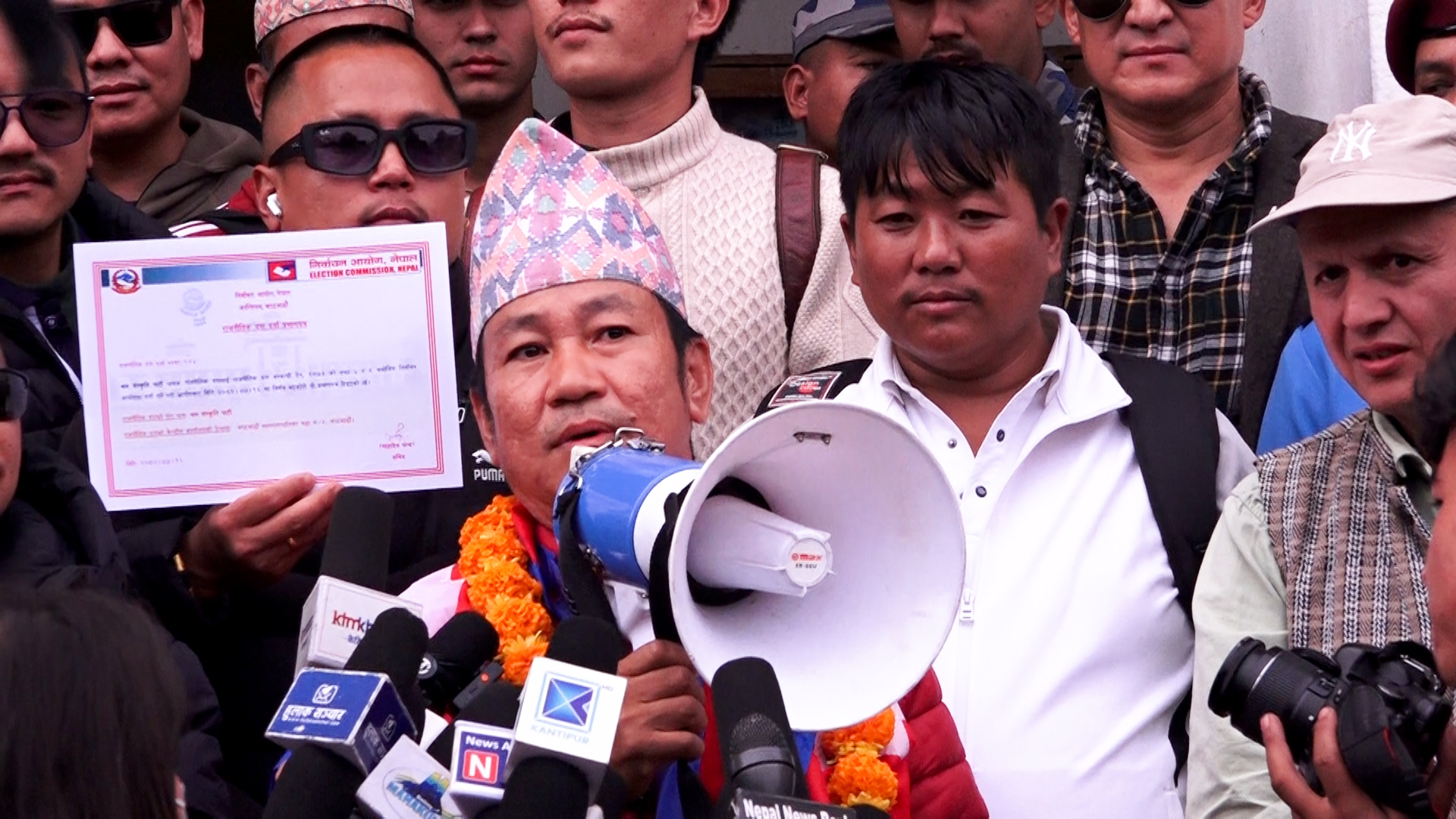 हर्क साम्पाङ नेतृत्वको पार्टीलाई दल दर्ताको प्रमाणपत्र प्रदान