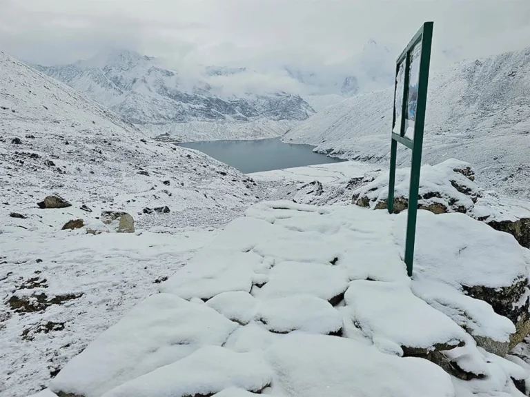 बाक्लो हिमपातले खुम्बुको जनजीवन प्रभावित
