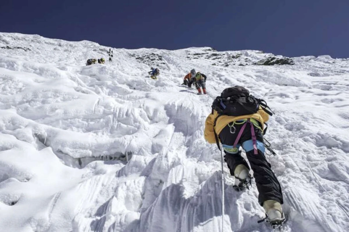 हिमाल चढ्न ७१ देशका १ हजार ९८ आरोहीले लिए अनुमति, २८ करोडभन्दा बढी राजश्व संकलन