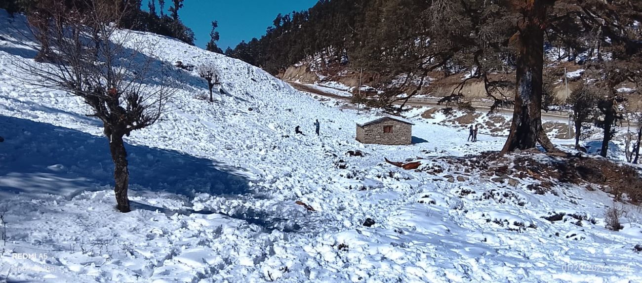 हिउँले ढाकेको बाजुराको कालाजग्रा–पोरखेगढी