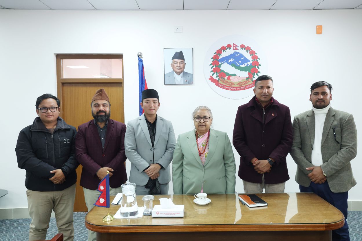 इलामका प्रतिनिधिसंग प्रधानमन्त्रीले भनिन्, 'निर्वाचन तोकिएकै समयमा हुन्छ'