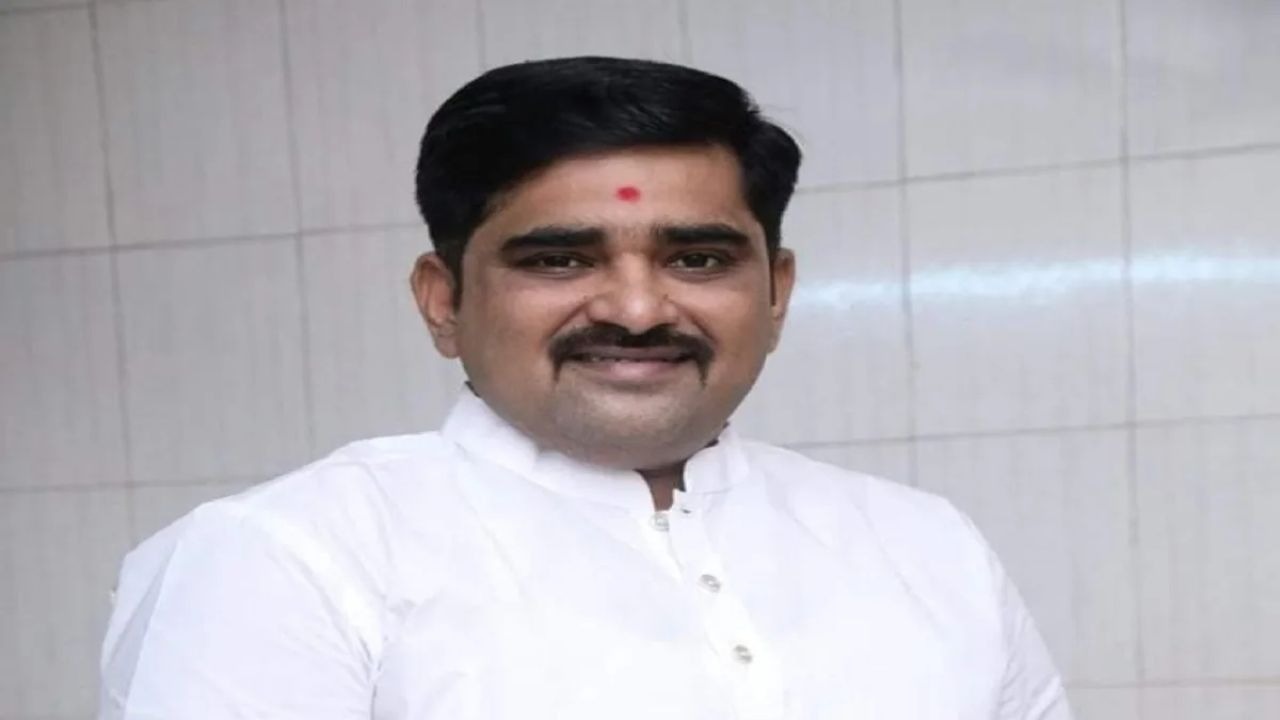 चुनावमा टिकट पाउन ८ दिनमा ३ पार्टी परिवर्तन