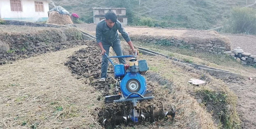 किसानका लागि भरपर्दो सारथी हाते ट्याक्टर : खेतीपातीमा नयाँ बहार