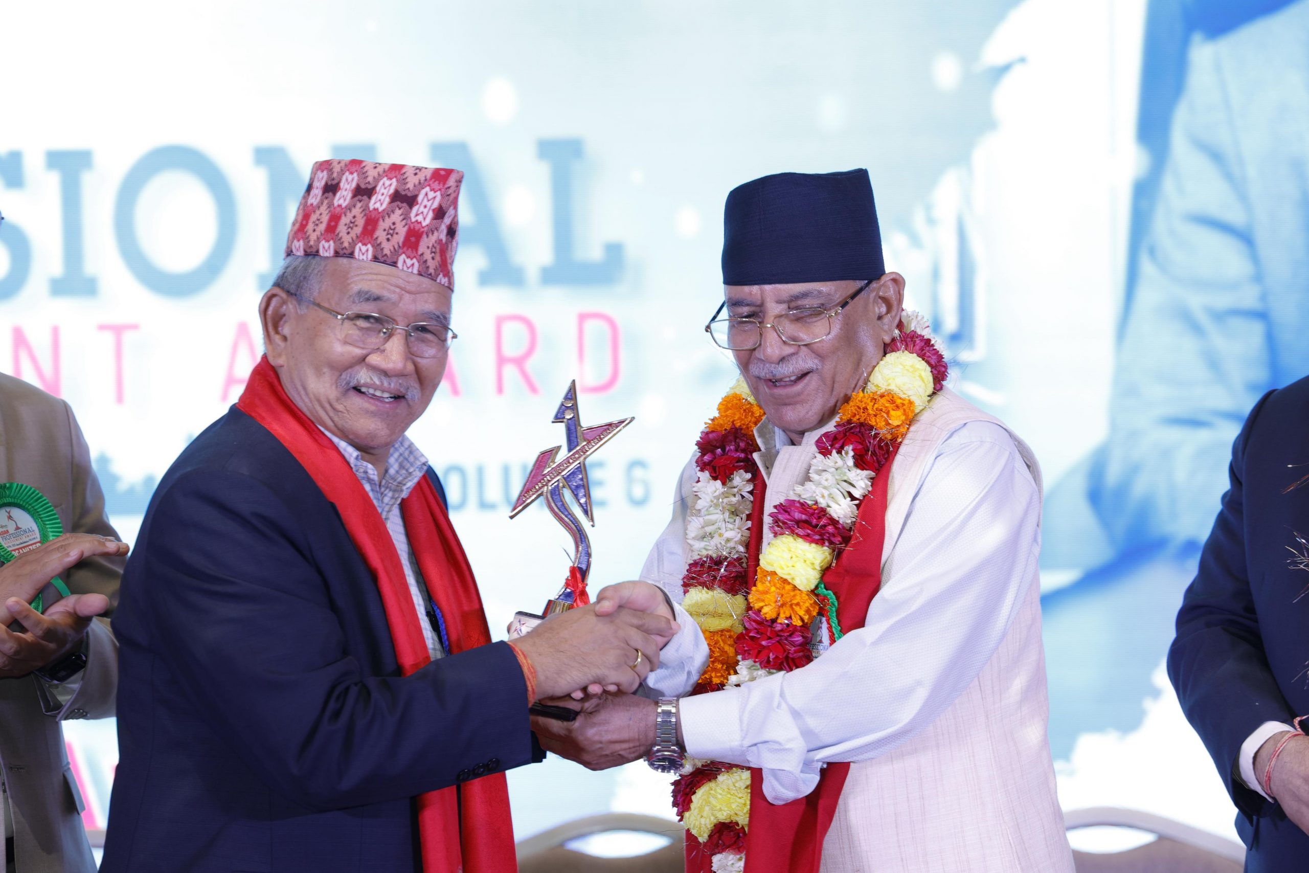 ललितपुर महानगरपालिकाका प्रमुख चिरीबाबु महर्जनलाई ‘एक्सिलेन्स अर्वान गभर्नेन्स अवार्ड’