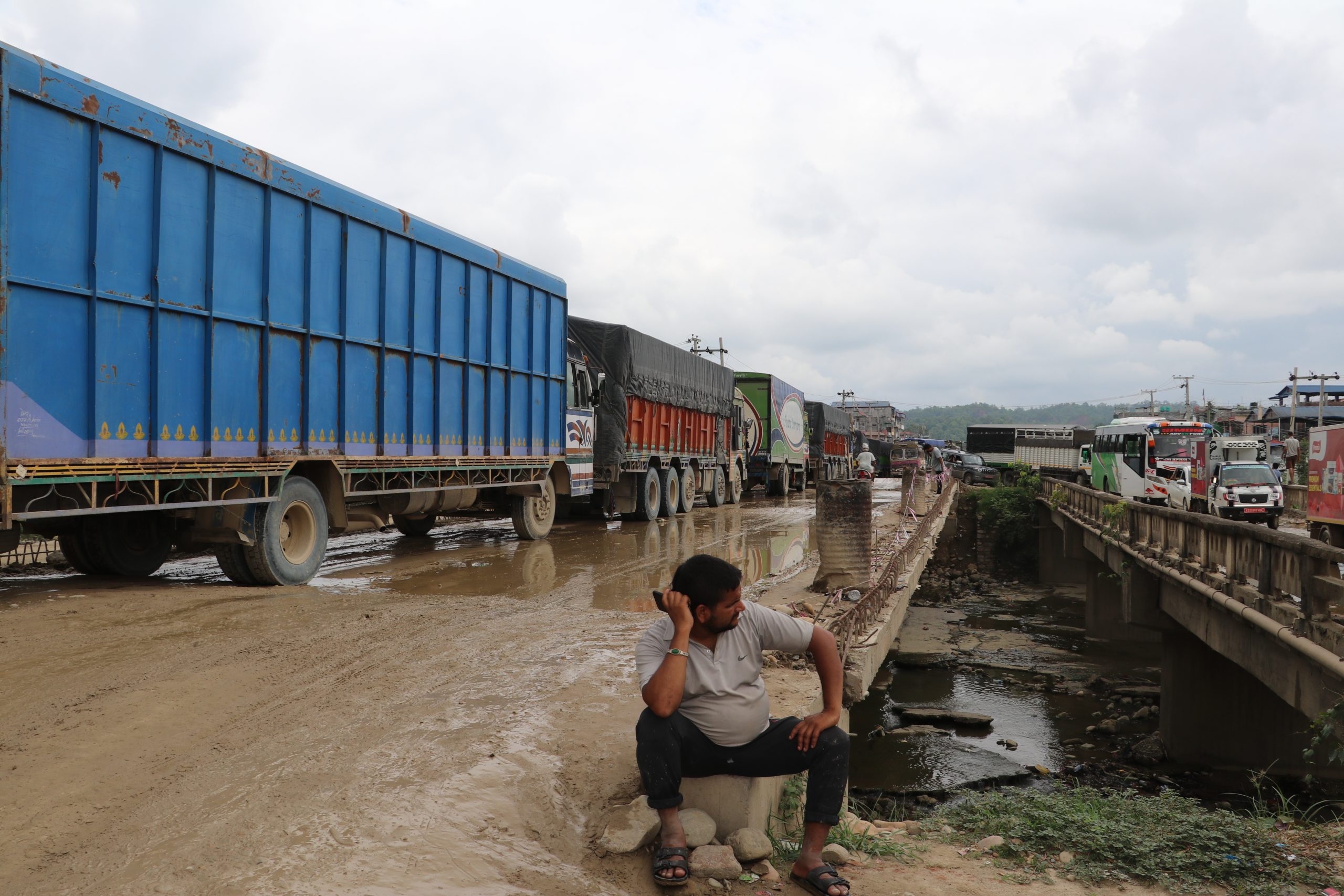 बुटवल–नारायणगढ सडक: विनयी खोलामा डाइभर्सन निर्माण नगरिने, मालवाहक सवारी सञ्चालनमा रोक