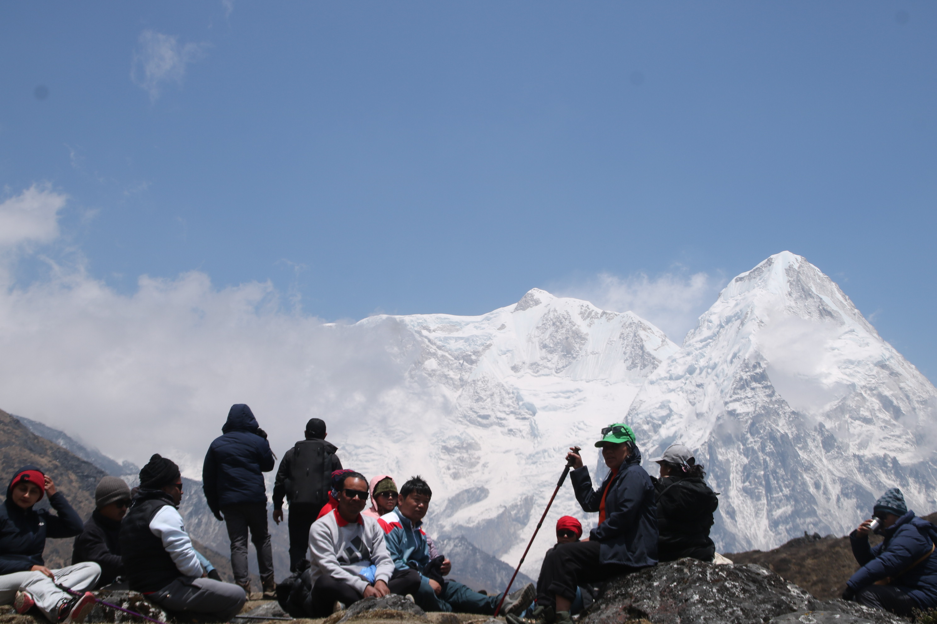 साहसिक यात्राका लागि कञ्चनजङ्गा हिमाल, पर्यटकको रोजाइमा