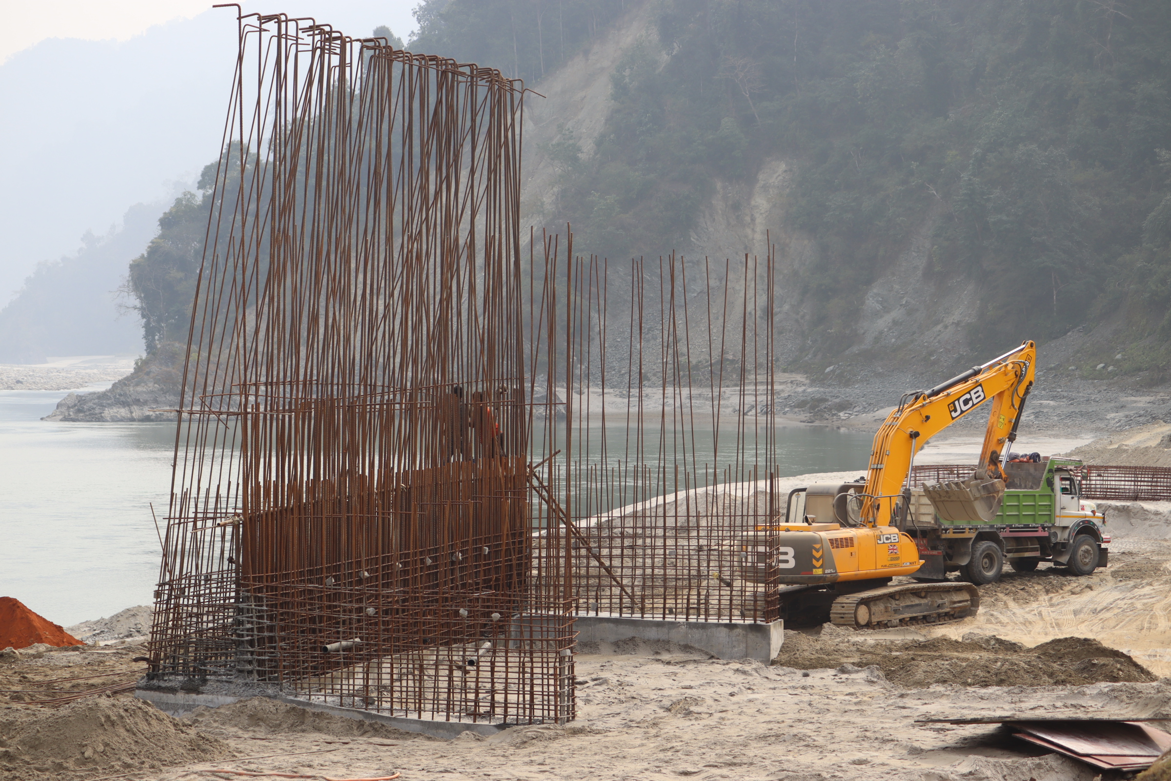 खोटाङ–उदयपुर जोड्ने पुल निर्माण चरम सुस्त, पाँच वर्षमा ११ प्रतिशत मात्र प्रगति