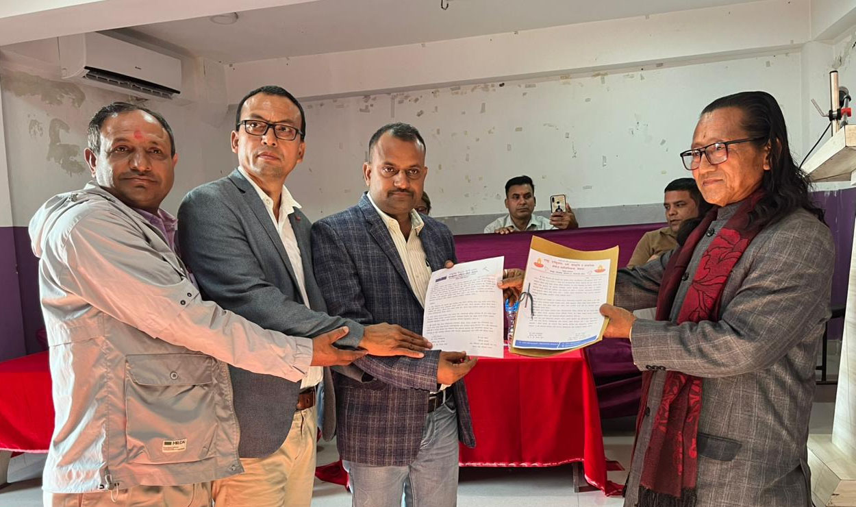 इटहरीमा दुर्गा प्रसाई समर्थकहरू सडकमा उत्रँदै