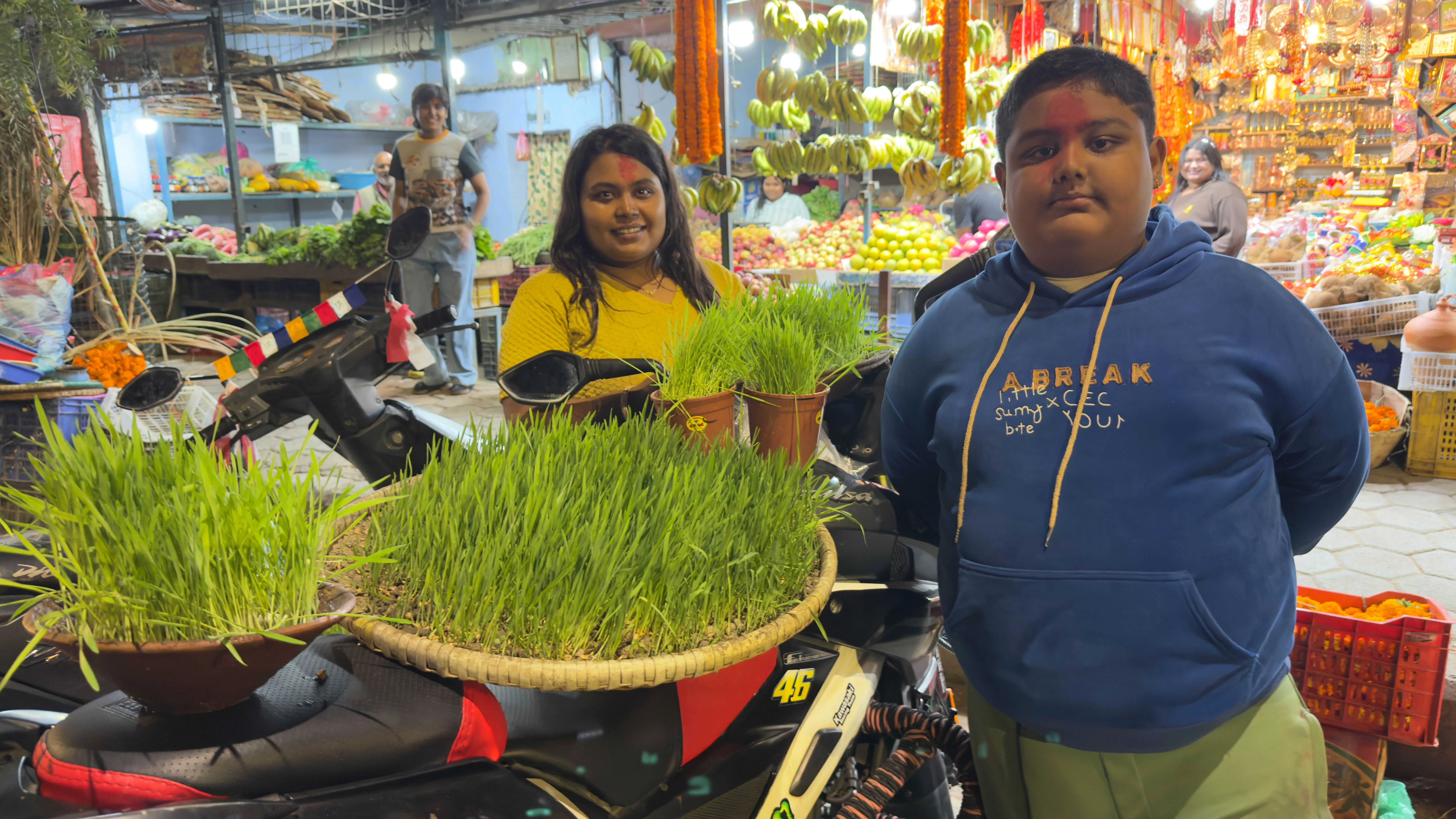 सडकपेटीमा जमराको व्यापार, एकै दिनमा १० हजार रुपैयाँसम्म आम्दानी