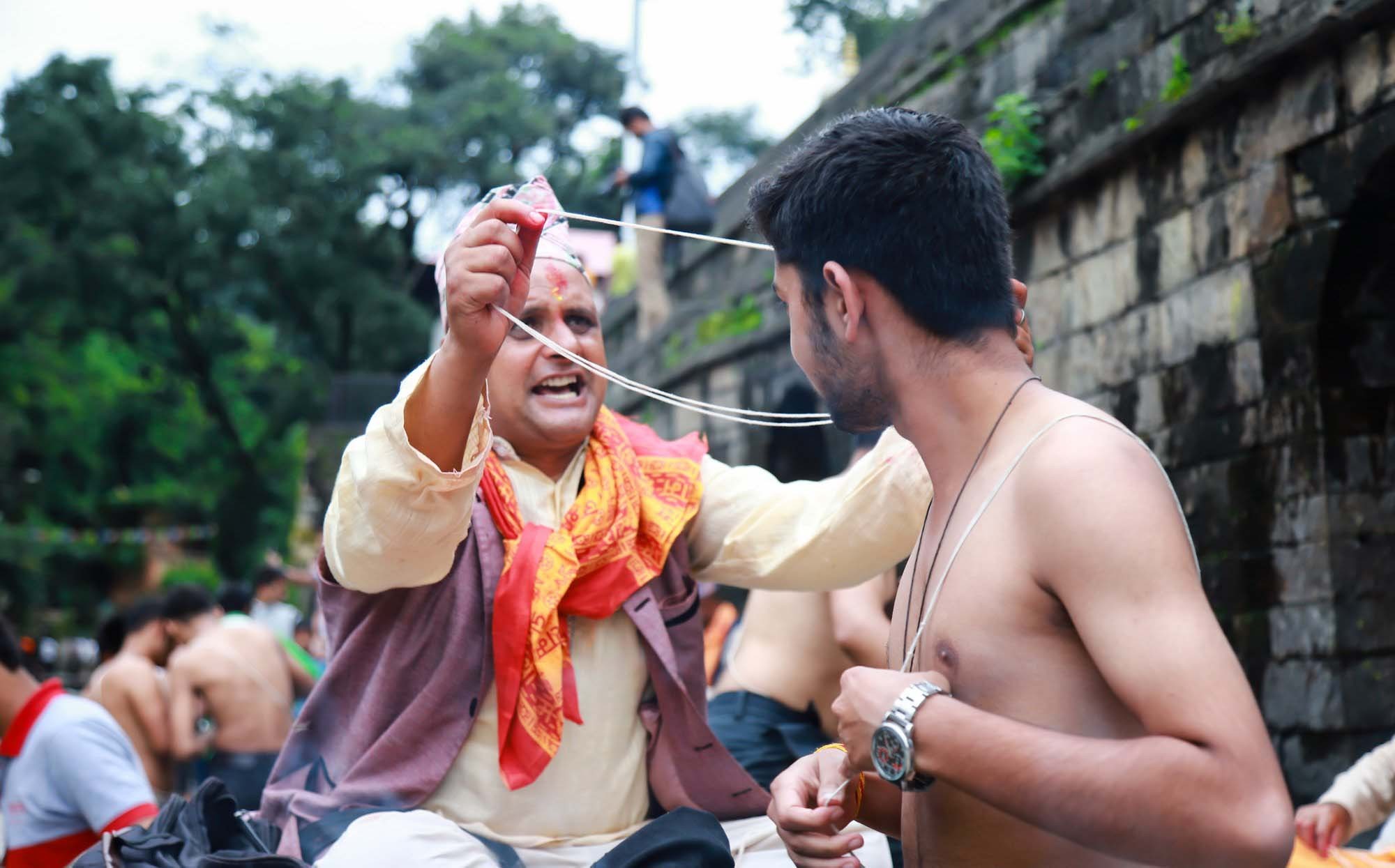 आज जनै पूर्णिमा तथा रक्षा बन्धन, तागाधारीले जनै फेर्दै