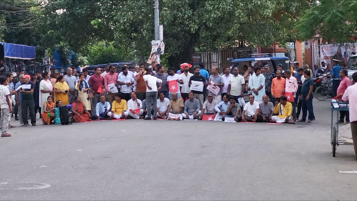 जसपा नेपालद्वारा जनकपुरधाममा सडक अवरुद्ध