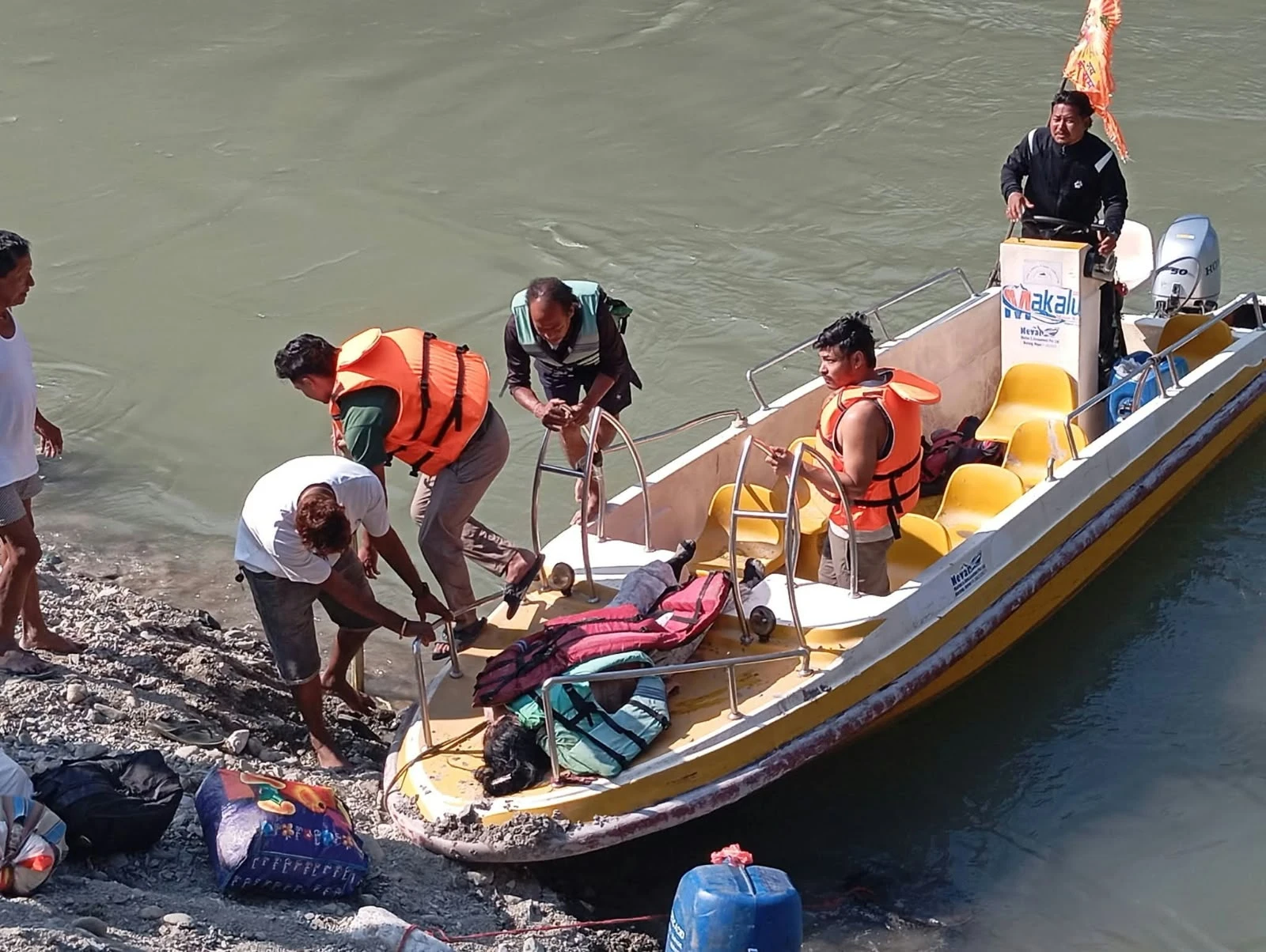 सप्तकोशी पानीबोट दुर्घटनामा मृत्यु भएकी एक महिलाको पहिचान खुल्यो, दुई जनाको सनाखत हुन बाँकी