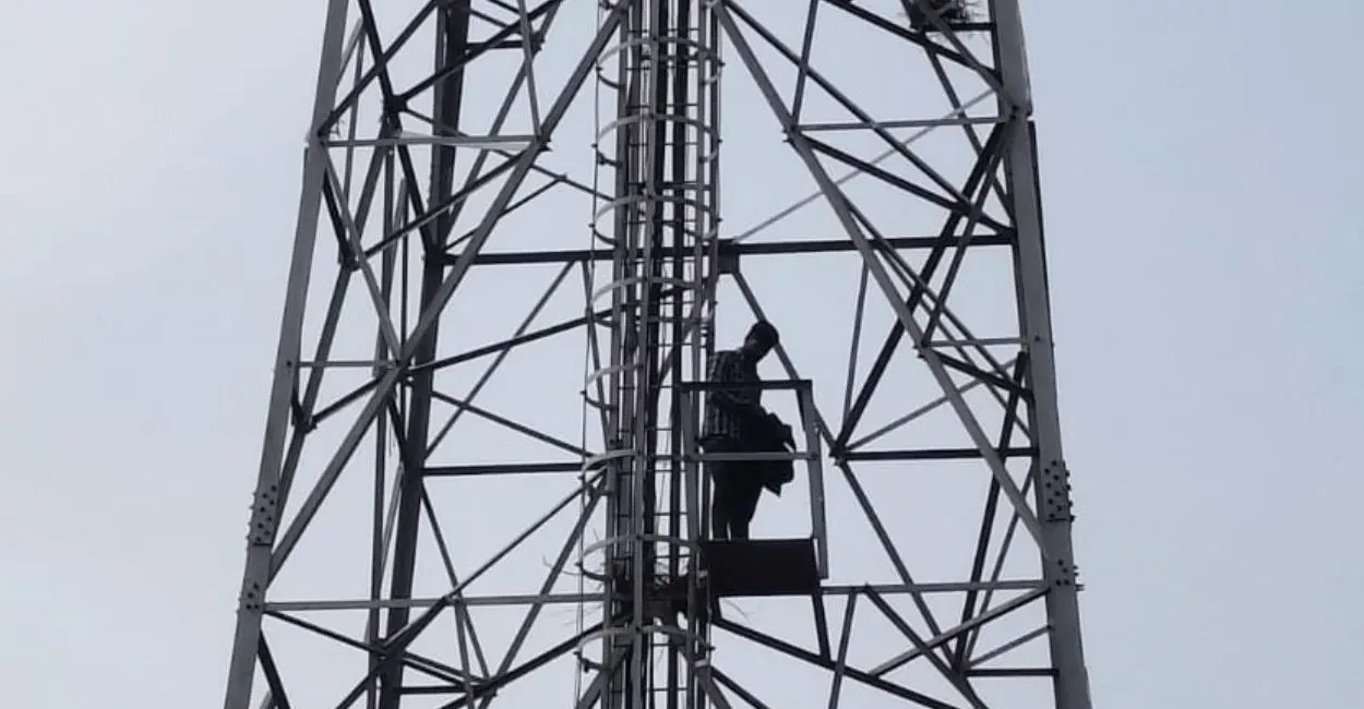 सालीसँग बिहे गराइदिन दबाब, टावर चढेर युवकले दिए हामफाल्ने चेतावनी