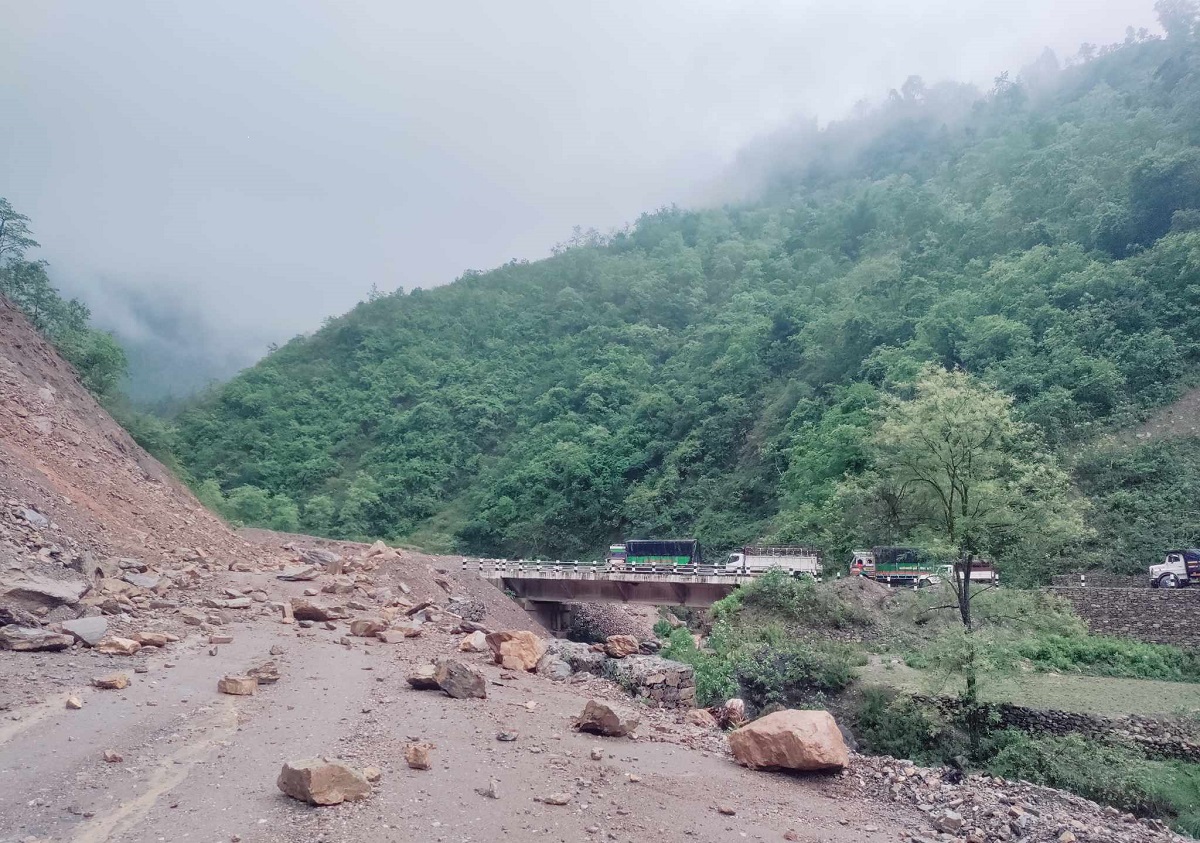 दशैंमा बुटवल–नारायणघाट सडकको दाउन्ने खण्डमा ठूला भारवाहन बन्द