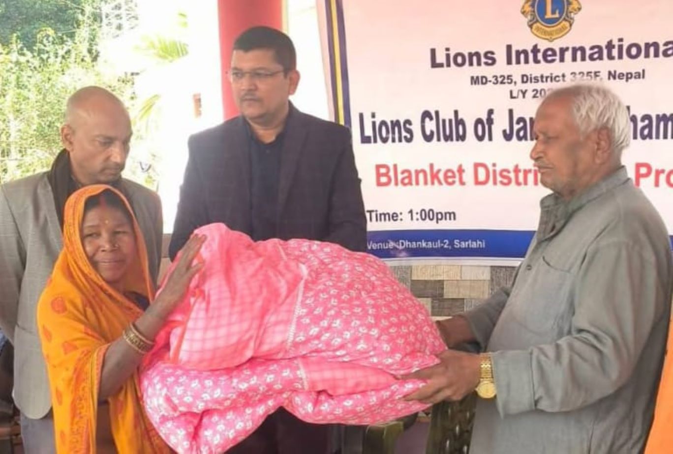 दलित बस्तीमा कम्बल वितरण