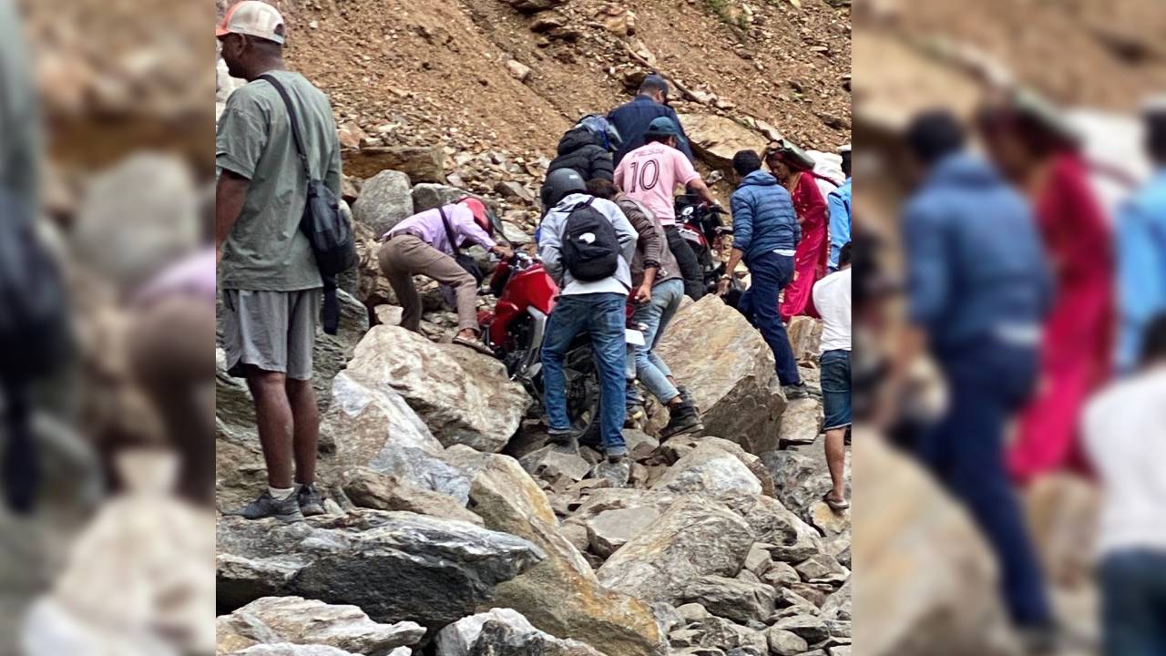 कर्णाली राजमार्ग अवरुद्धः स्याउ बाटोमै कुहिने चिन्ता