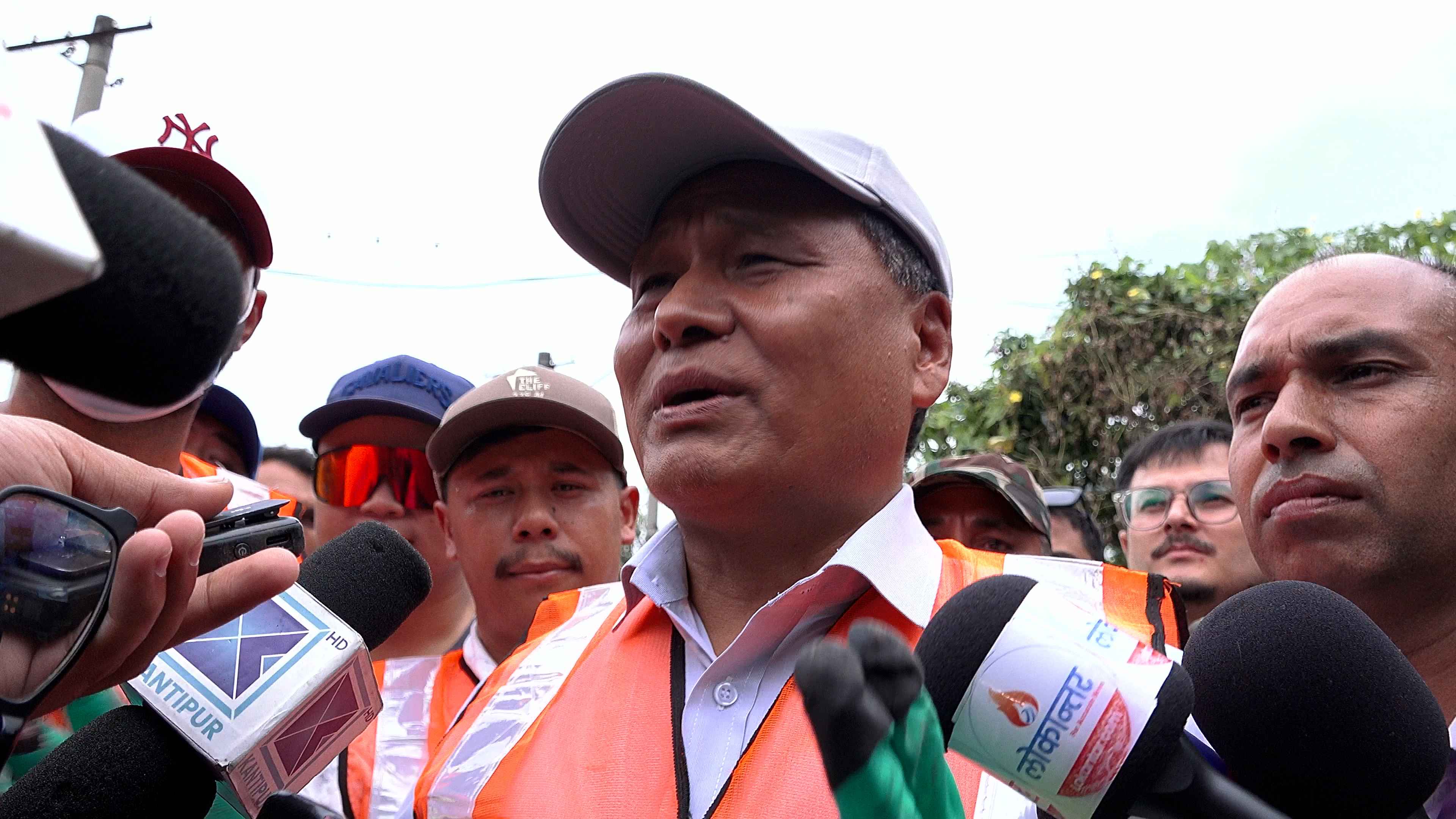 दुई खर्ब बराबरको संरचना नष्ट भयो, अब सबै मिलेर पुनर्निर्माण गरौँ : मन्त्री घिसिङ