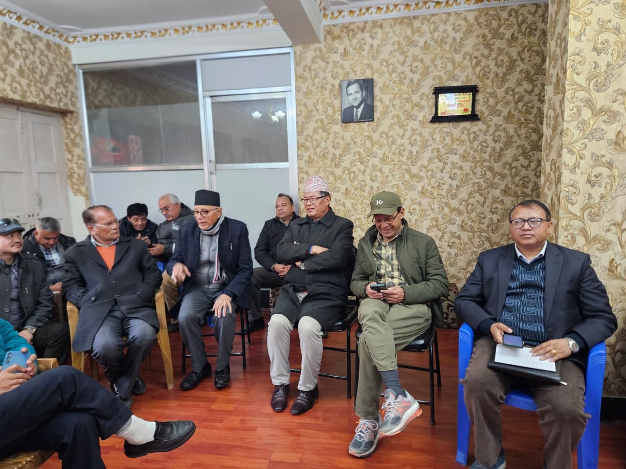 कांग्रेसलाई फुटबाट जोगाउन डा.शेखरले सुरु गरे छलफल