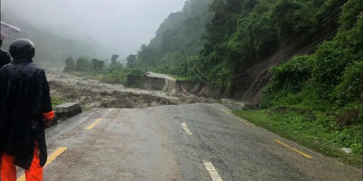 कोसी सडक एक महिनादेखि अवरुद्ध