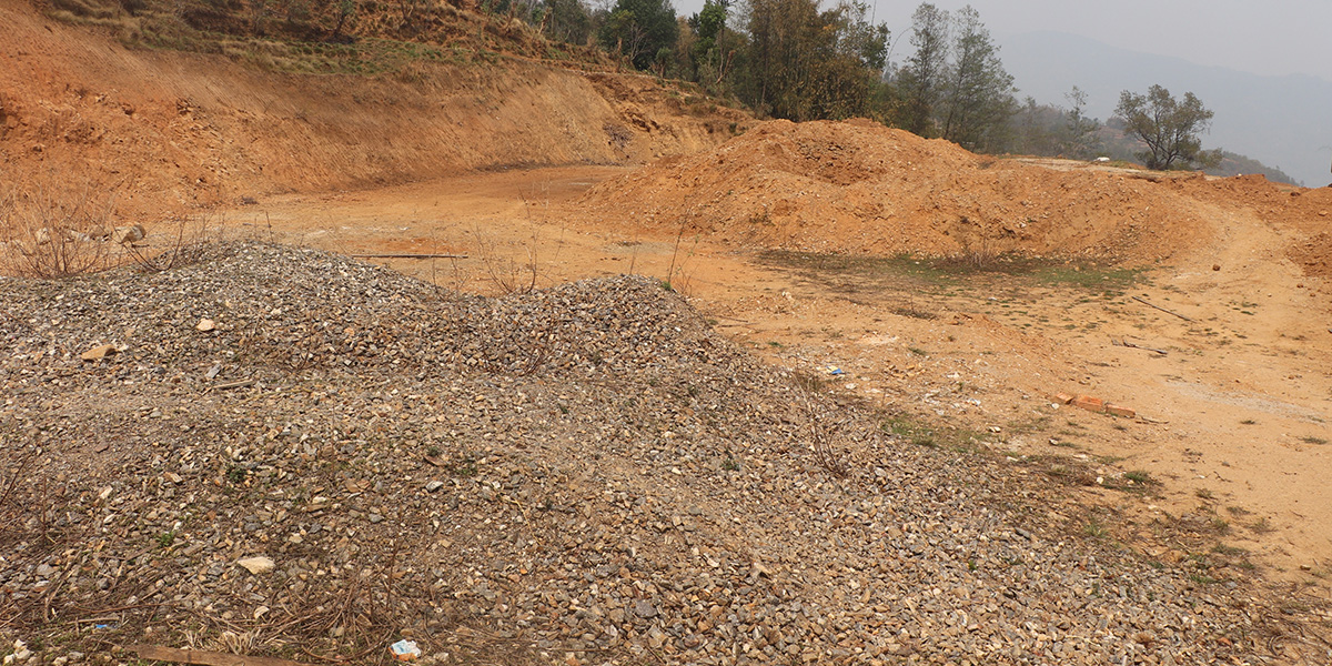 ठेकेदारको लापरबाहीले पाँच वर्षदेखि अलपत्र भोजपुरको कोट अस्पताल