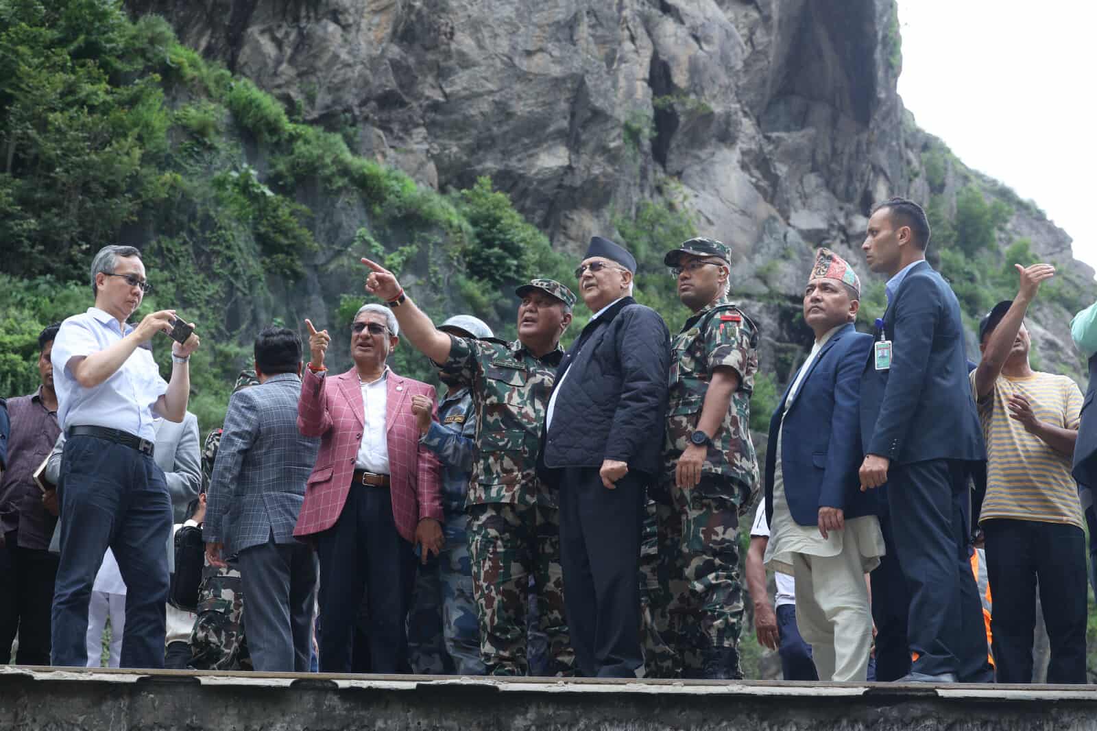 प्रधानमन्त्री ओलीले गरे बाढी प्रभावित क्षेत्रको अवलोकन
