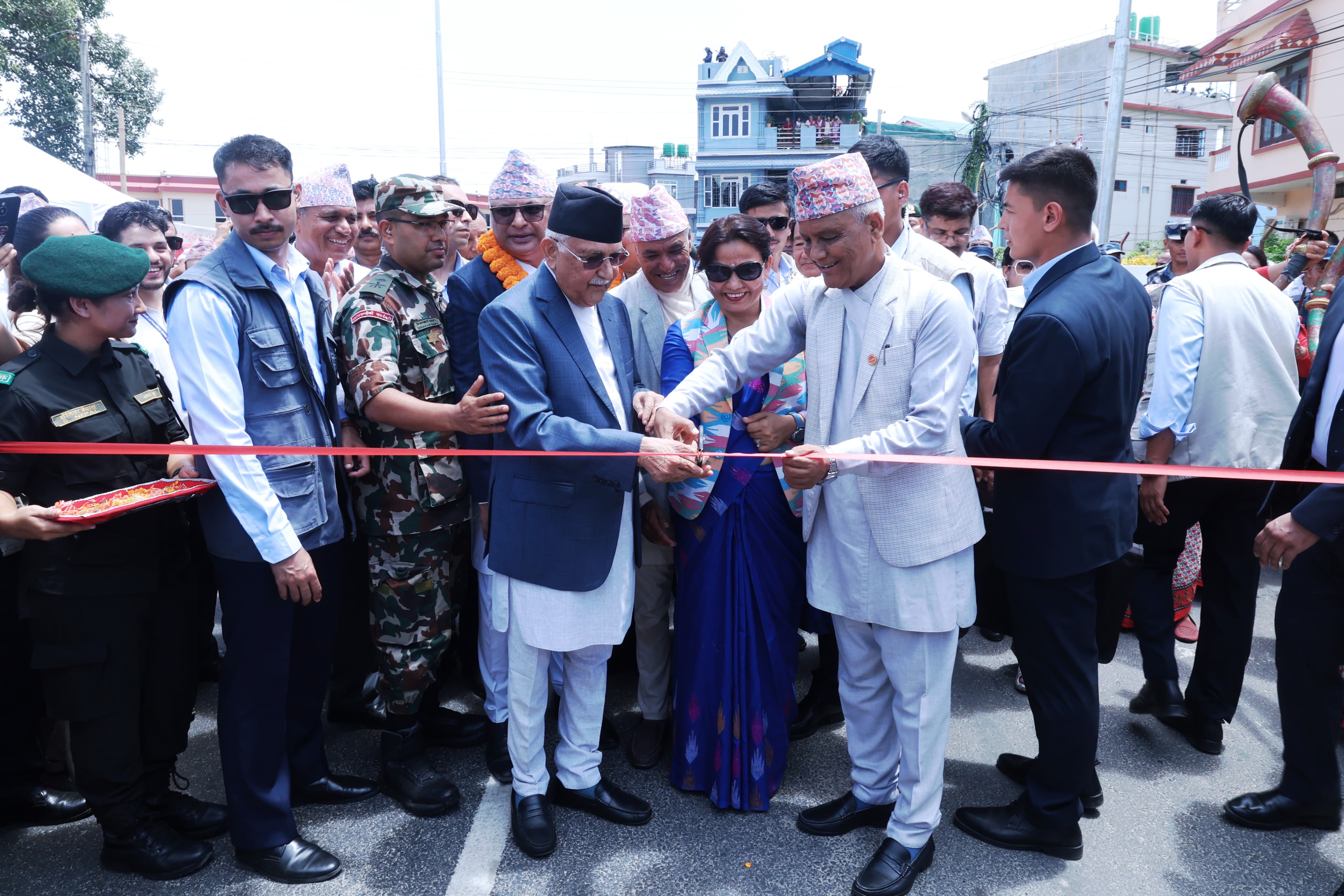 दमकमा सडक उद्घाटनपछि ओलीले भने : ‘अब विशाल रंगशाला निर्माण गरिनेछ’