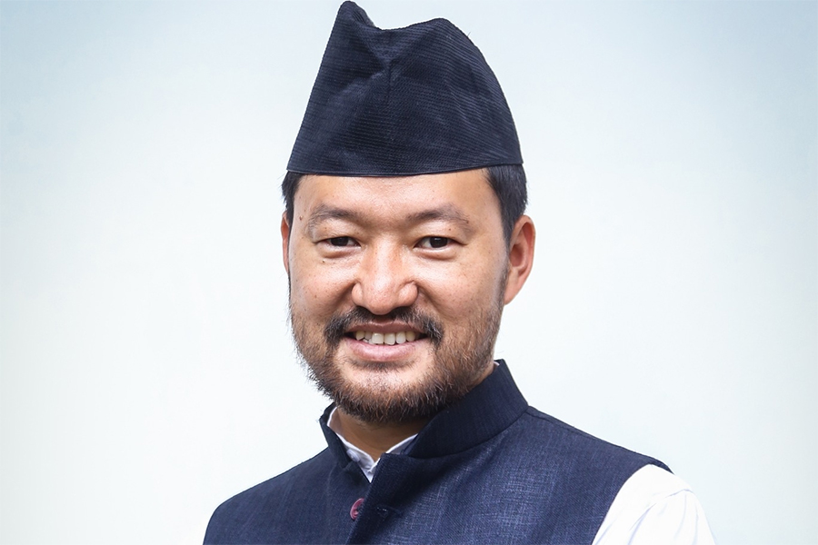युवा संघको अध्यक्षमा ओलीका उम्मेदवार थेबे निर्वाचित