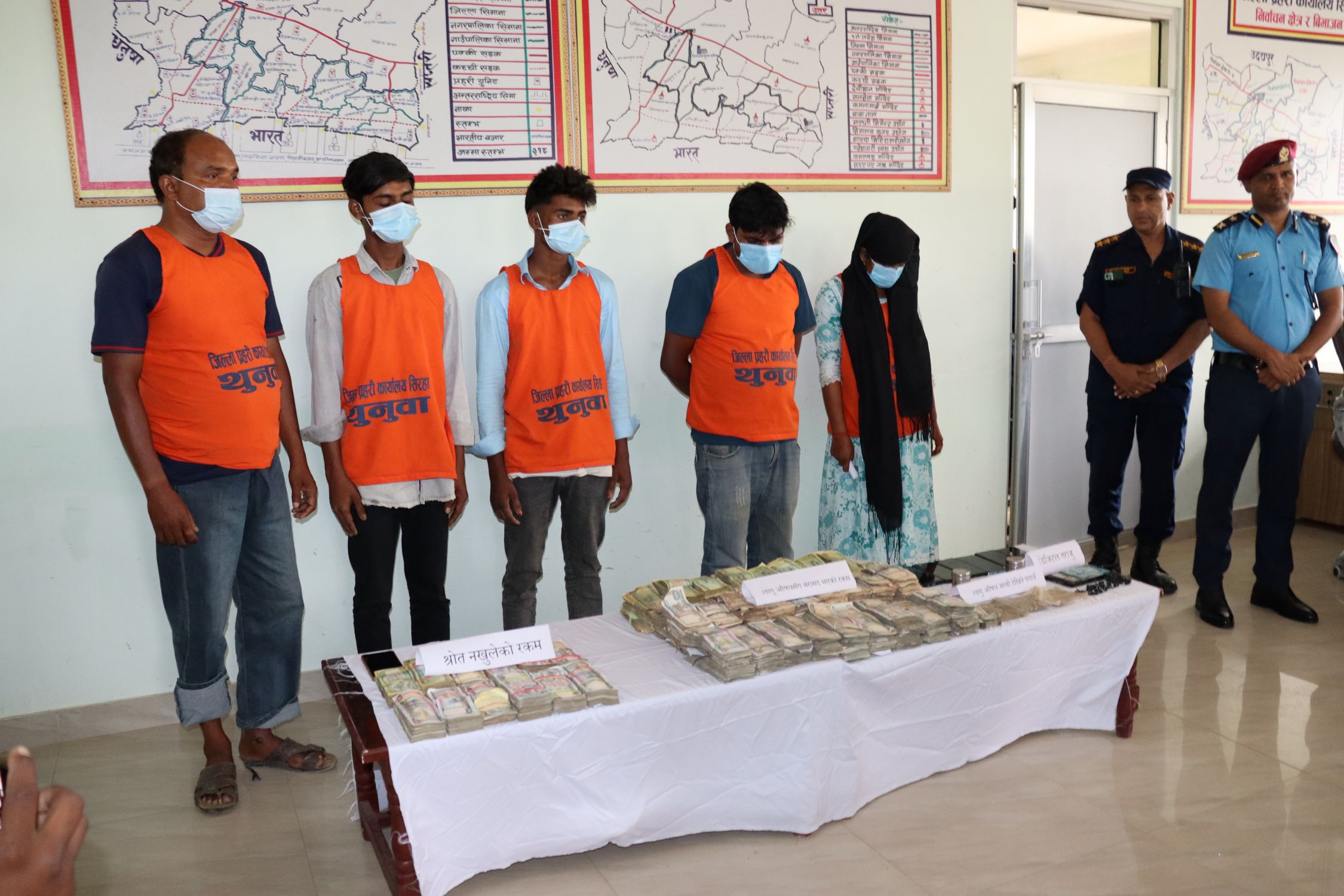 सिरहामा दाजु बहिनी सहित लागुऔषध कारोबारीको घरबाट झन्डै ५५ लाख नगदसहित ब्राउनसुगर बरामद