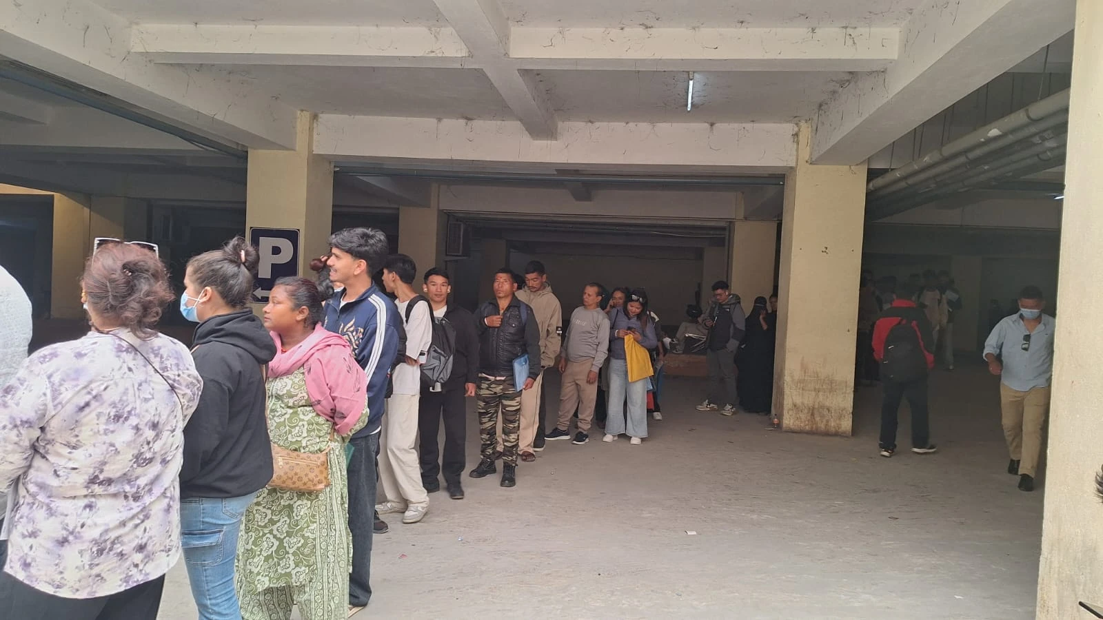 अनलाइन अपोइन्टमेन्ट लिएपनि राहदानी विभागमा घण्टौँ लाइन बस्नुपर्ने बाध्यता