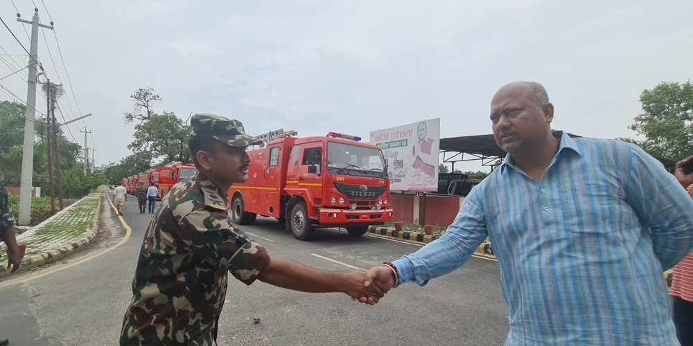 मधेशमा खानेपानी सङ्कट : दमकलले पानी ओसार्दै, वितरण गर्न सेना खटाइयो
