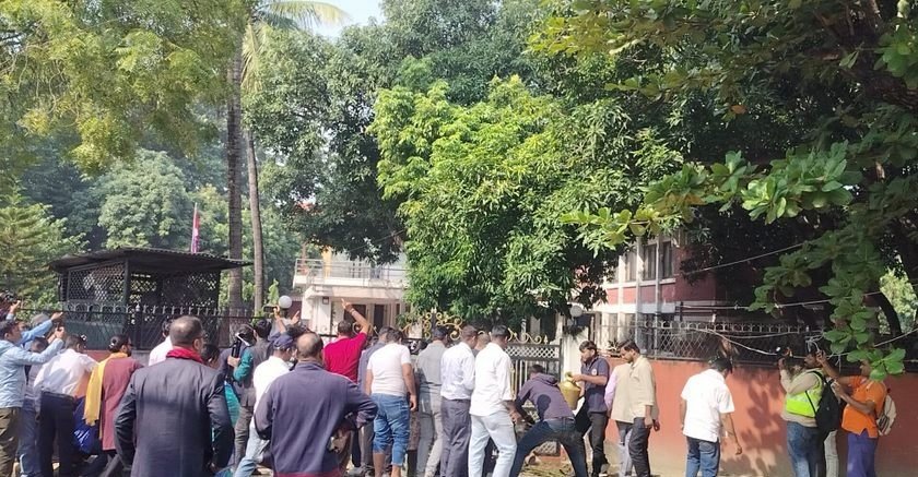 मधेस प्रदेशमा मुख्यमन्त्री नियुक्ति विवाद : सात दलका कार्यकर्ताद्वारा तोडफोड र नाराबाजी