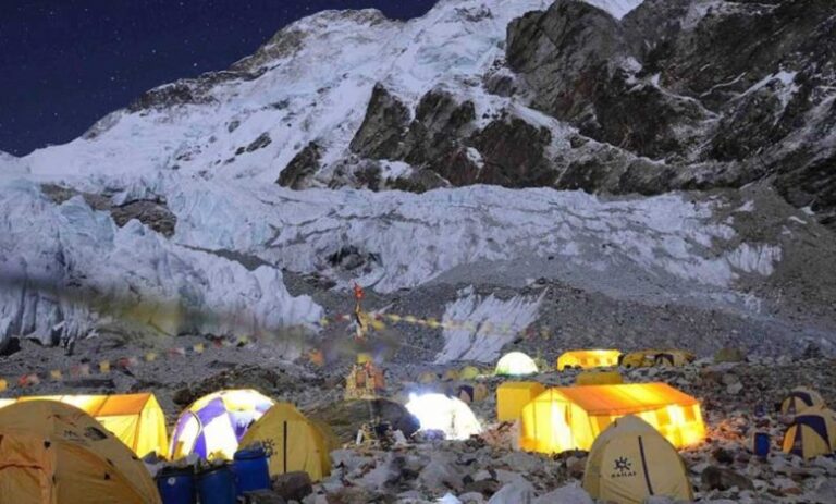 मकालु आधार शिविरबाट स्पेनिस नागरिकको उद्धार