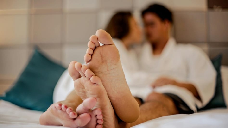 श्रीमतीलाई ढाँटेर गर्लफ्रेण्डसँग थाइल्याण्ड घुम्न जाँदा भीषण बाढीमा फसेपछि…