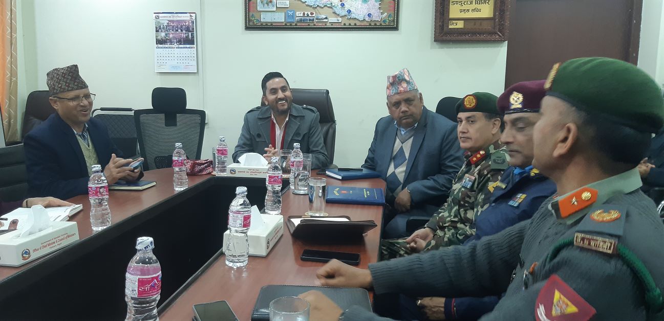 मन्त्री खरेलद्वारा विभिन्न कार्यालयको निरीक्षण तथा भेटघाट