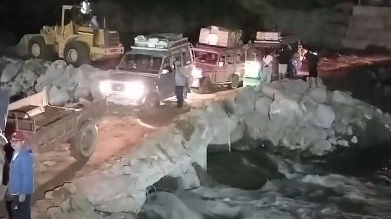 मेची राजमार्ग ११ दिनपछि वैकल्पिक बाटोमार्फत सञ्चालनमा