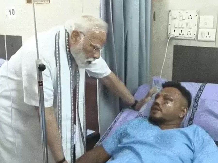 विमान दुर्घटनाका एकमात्र जीवित यात्रुलाई प्रधानमन्त्री मोदीको अस्पतालमै भेट