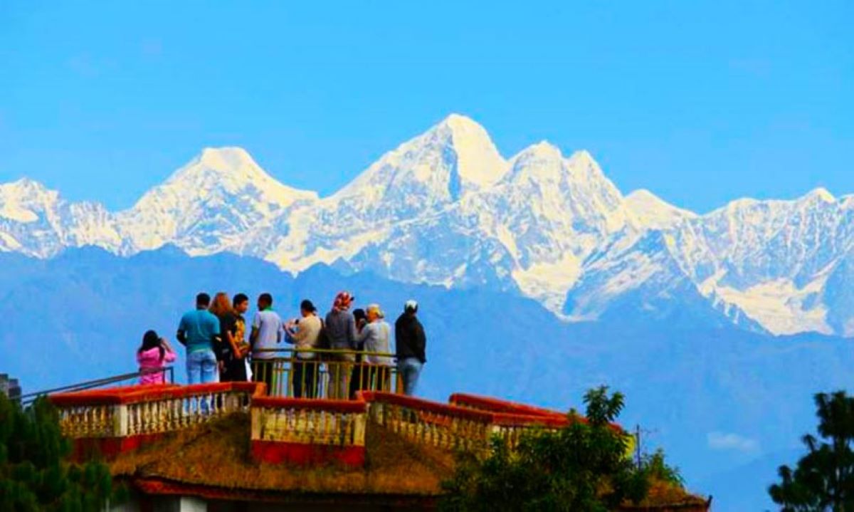 दश हिमाल, सूर्योदय र सूर्यास्त नियाल्न नगरकोटमा पर्यटक