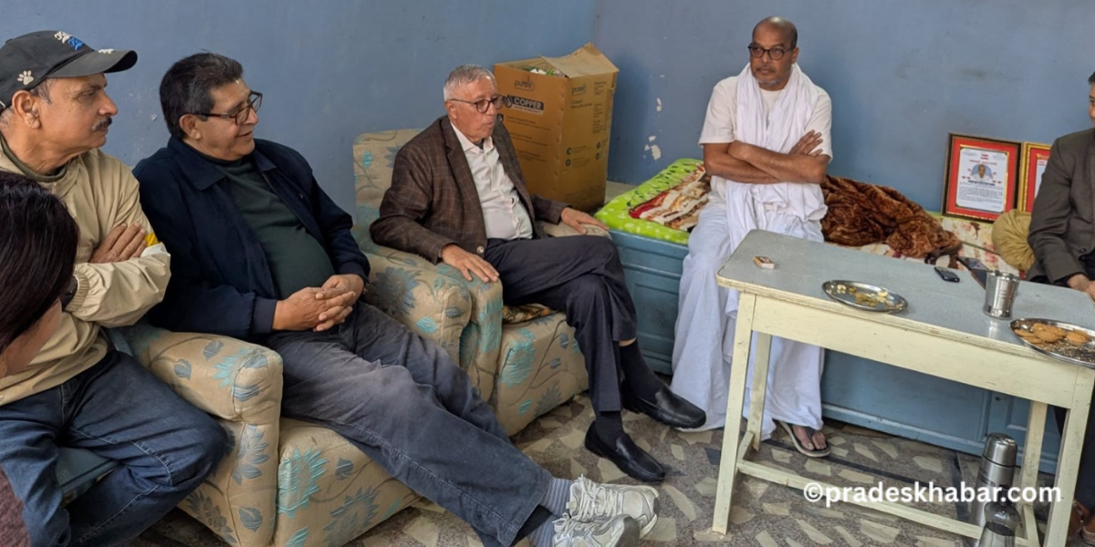 क्रान्तिका मौन साक्षीलाई श्रद्धाञ्जली दिन सीमापारि पुगे डा. शेखर कोइराला