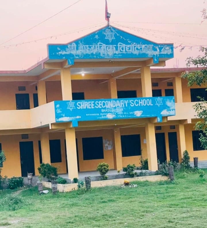 स्कुलको कम्प्युटर चोर्ने ३ जना समानसहित पक्राउ